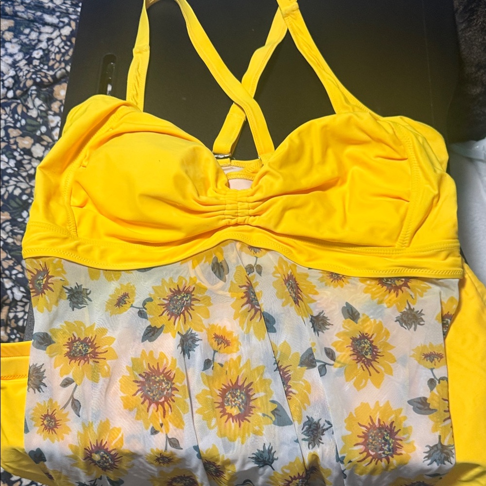 Yellow Floral Women's Swimsuit 2 Piece Size 24